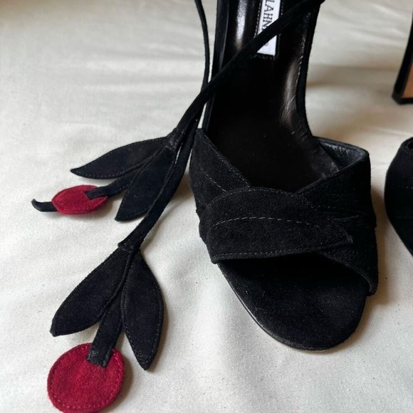 Manolo Blahnik Cherry Lace-Up Sandals 38.5 Black Suede Ivy Shoe 2003 Remake - Picture 4 of 16